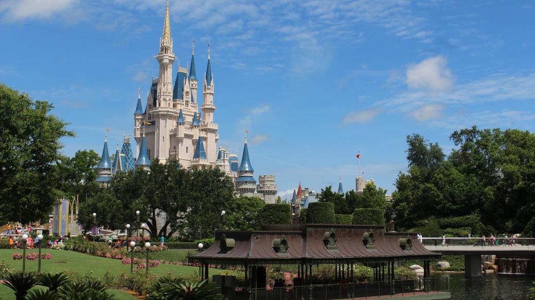 Walt Disney съкращава 28 000 служители в парковете си заради кризата