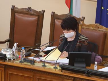 Караянчева отпусна още малко пространство на журналистите в парламента