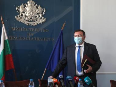 Новозаразените са 1550 за седмица, но мерките се разхлабват