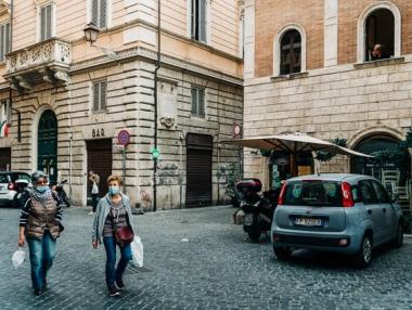 Рим прави маските задължителни и на открито 