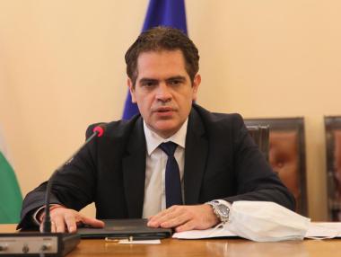 Правителството се надява икономиката да се свие с около 7% през 2020 г.