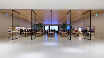 Apple разчиства чуждите слушалки и говорители от рафтовете си