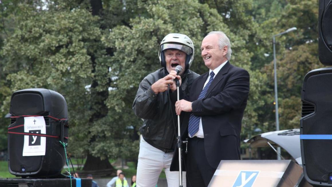 Галерия :: Снимка 5 :: Автоинструктури протестираха срещу идеята за изсветляване на бизнеса им }