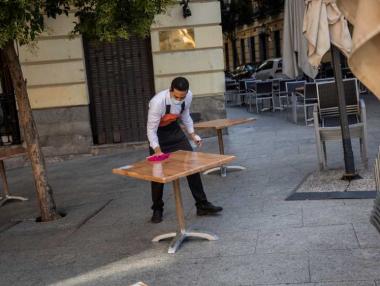 Брюксел затваря кафенетата и баровете