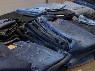 Кризата засегна и продажбите на дрехи втора употреба в България