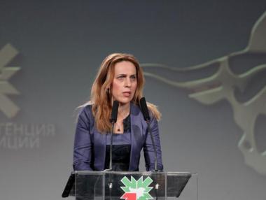 Николова: Разчитаме българите да спасят и зимния сезон
