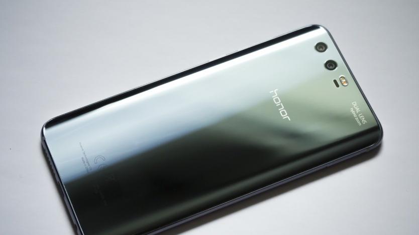Huawei търси купувач на смартфон бранда Honor