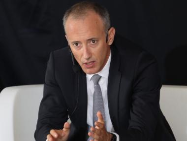 Държавата ще поръча 16 хил. лаптопа за ученици и учители