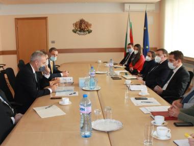 „Шишеджам“ ще доставя анти-ковид чаши в българските болници