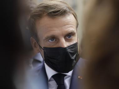 Макрон въведе вечерен час в Париж и още 8 града