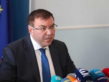 Здравният министър призова да не се пътува до Благоевград и Търговище