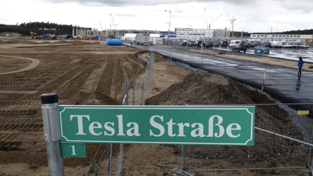 Tesla си плати водата в Германия, строежът на завода продължава