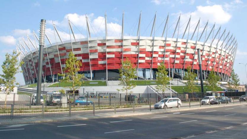 Полша превръща националния си стадион в полева болница