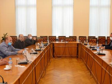 Държавата ще подкрепи финансово таксиметровите шофьори