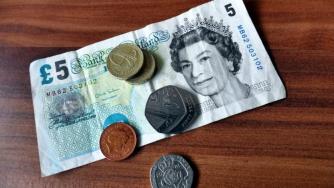 Инфлацията във Великобритания се покачва след последния антирекорд