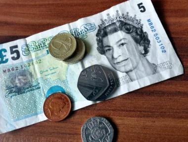 Инфлацията във Великобритания се покачва след последния антирекорд