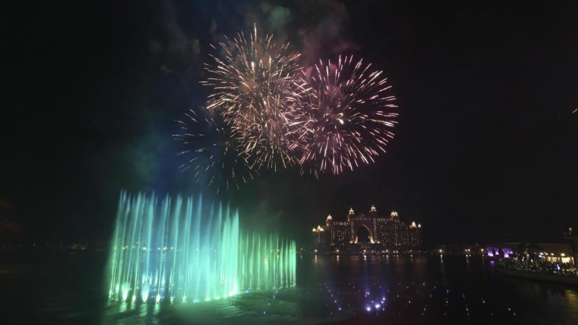 Галерия :: Снимка 0 :: Дубай откри най-големия фонтан в света (снимки)}