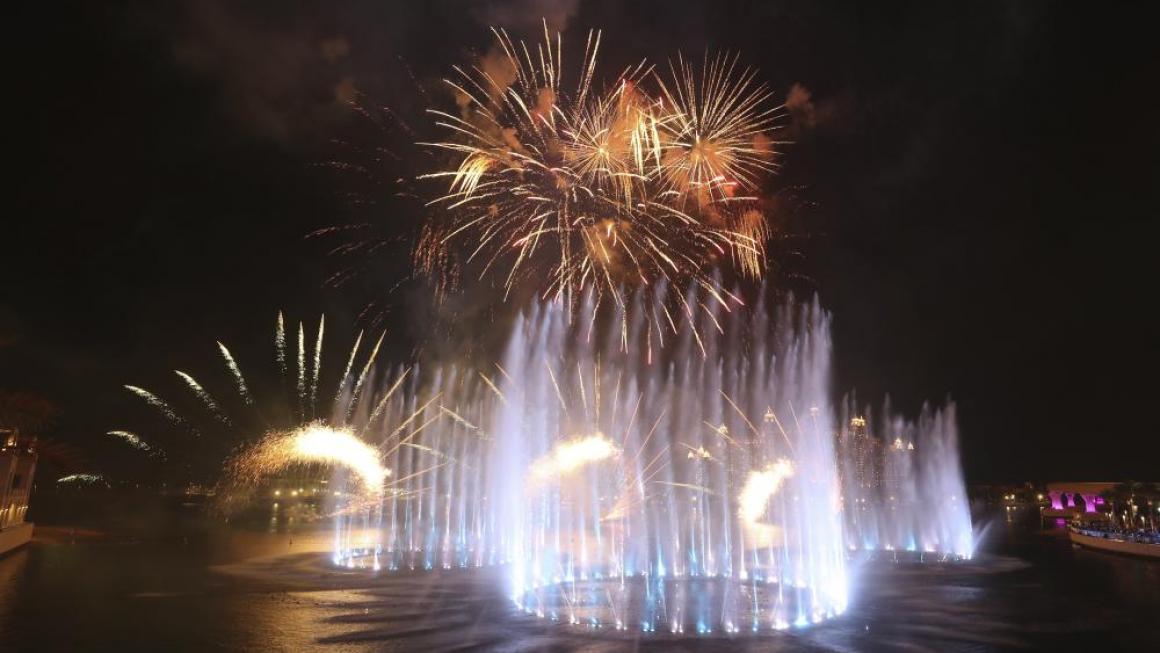 Галерия :: Снимка 4 :: Дубай откри най-големия фонтан в света (снимки)}