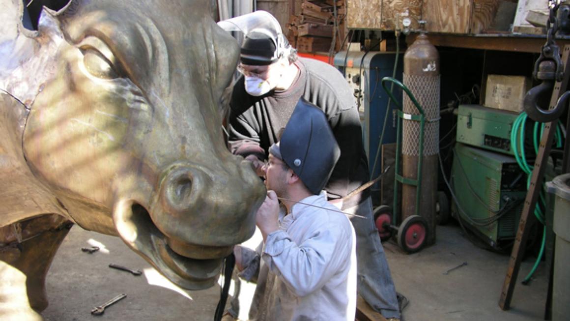 Галерия :: Снимка 1 :: „Разяреният бик“, който се промъкна на Уолстрийт зад гърба на полицията}