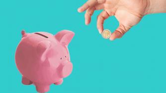 В пандемията хората и бизнесът трупат ударно пари в банките