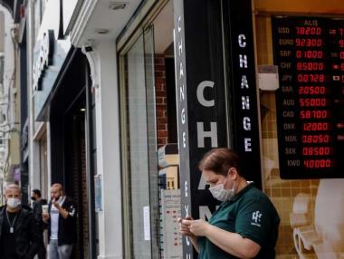 Турската лира с най-резкия спад от 20 години