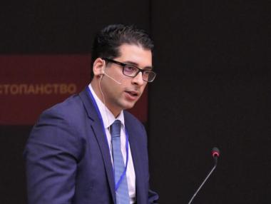 Бавният Covid отговор на България поставя икономиката в риск