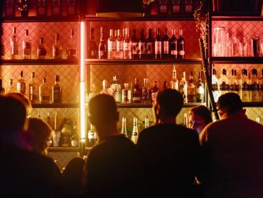 От утре затварят нощните заведения в София