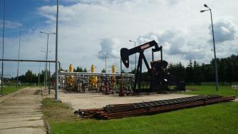 Коронавирусът продължава да натиска цените на петрола надолу