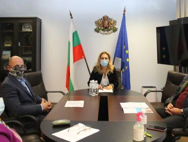 КРИБ и хотелиерите искат широко обсъждане на мерките в туризма