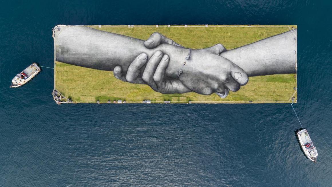 Галерия :: Снимка 0 :: Арт проектът „Отвъд стените“ насочи всички погледи към Истанбул (снимки)}