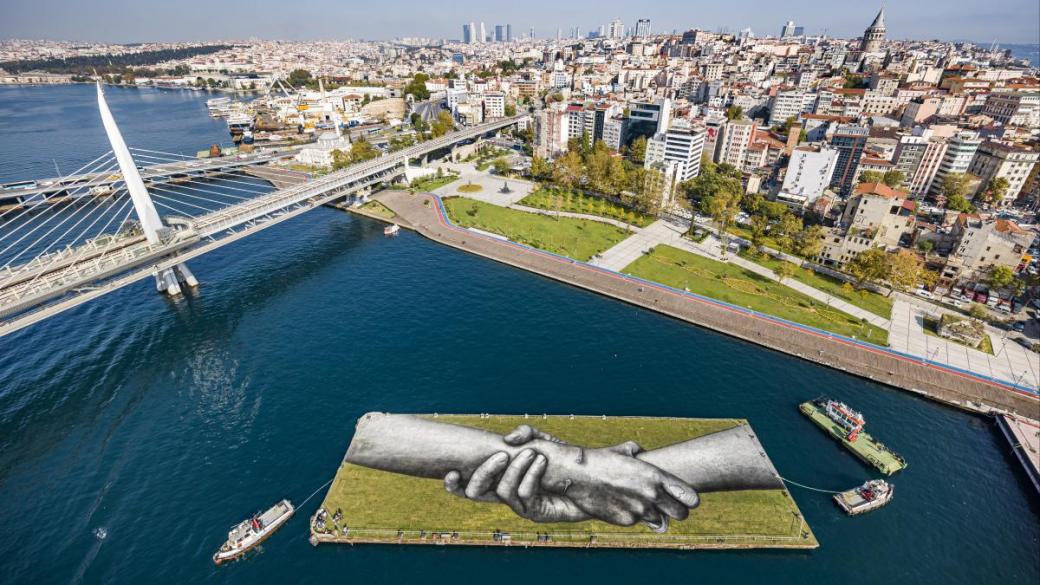 Арт проектът „Отвъд стените“ насочи всички погледи към Истанбул (снимки)