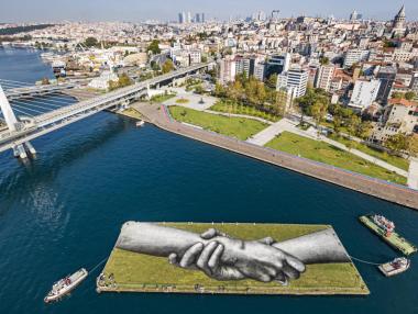 Арт проектът „Отвъд стените“ насочи всички погледи към Истанбул (снимки)