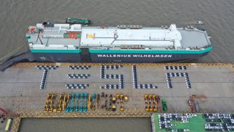 7000 произведени в Китай Tesla Model 3 поеха към Европа