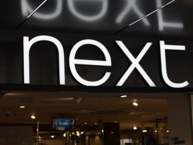 Next се радва на бум в онлайн продажбите, но не и в магазините си