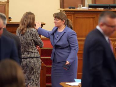 НОИ ще намалява с по-малко пенсиите за осигурените в частни фондове