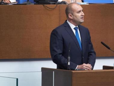 Румен Радев е под карантина