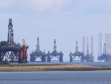 Петролът удари петмесечно дъно