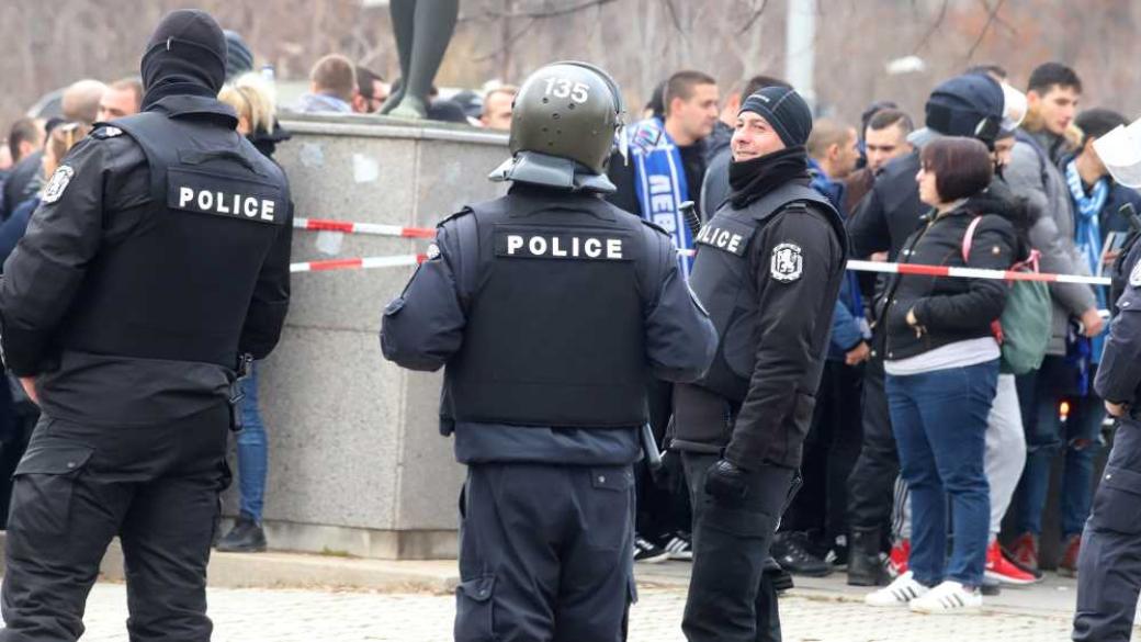 Полицаите излизат на национален протест