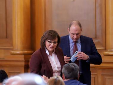 Корнелия Нинова е приета във ВМА с COVID-19