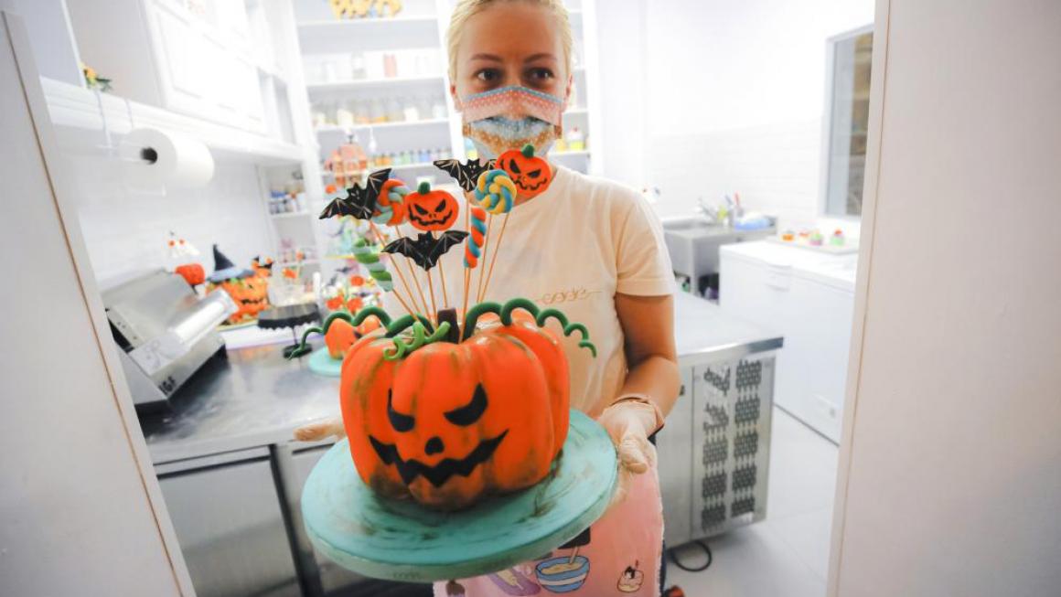 Галерия :: Снимка 5 :: Празненства за Хелоуин в условията на пандемия}