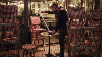 Франция обеща да спаси малките търговски обекти