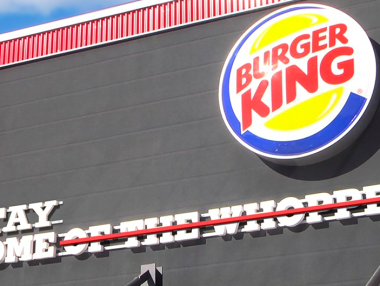 Burger King призовава французите да си поръчват храна от... McDonald's