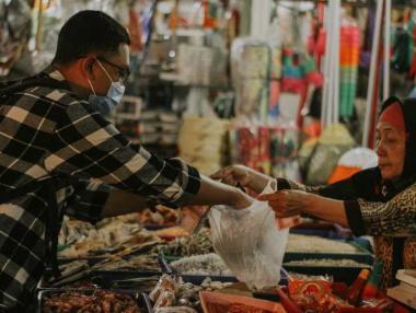 Турската лира се срина до ново рекордно дъно