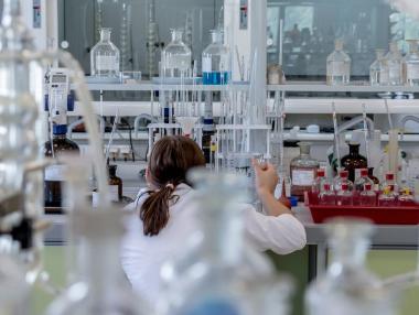 Положителните тестове за коронавирус в България надхвърлиха 30%