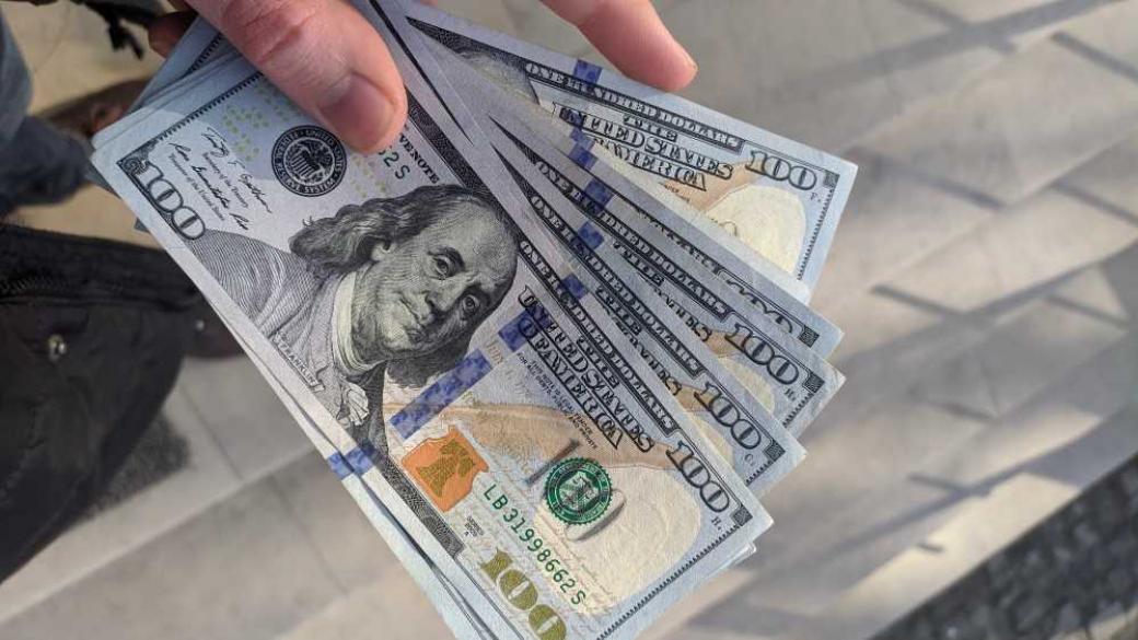 Доларът ще е големият губещ, който и да спечели изборите в САЩ
