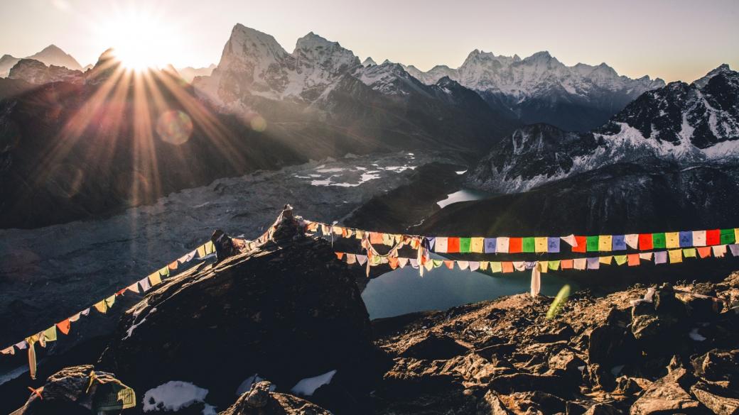 Хималаите са отново достъпни за туристи