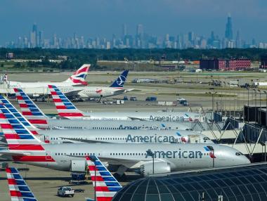 American Airlines съкращава 100 хил. полета през декември
