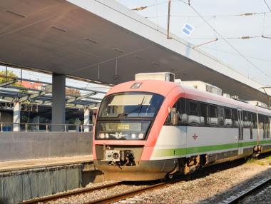 Кризата пощади жп транспорта в България