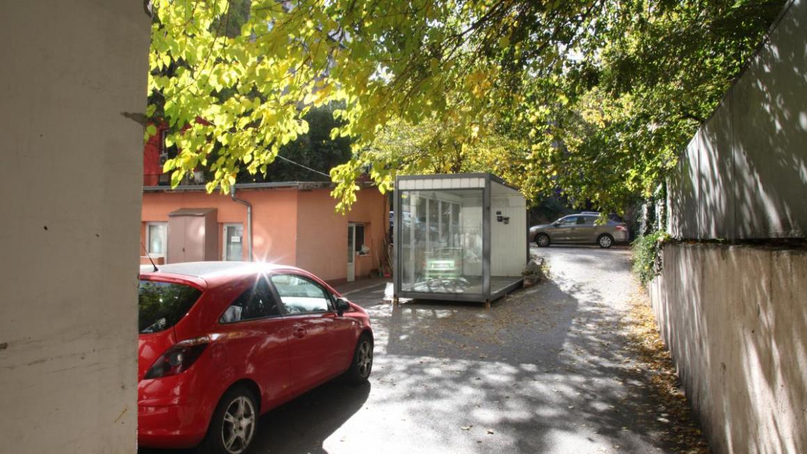 Галерия :: Снимка 1 :: Как изглеждат Covid фургоните пред болниците}