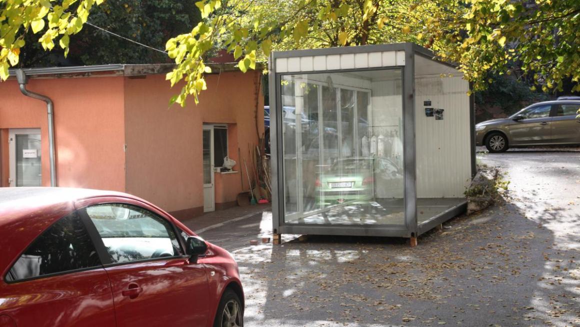 Галерия :: Снимка 0 :: Как изглеждат Covid фургоните пред болниците}